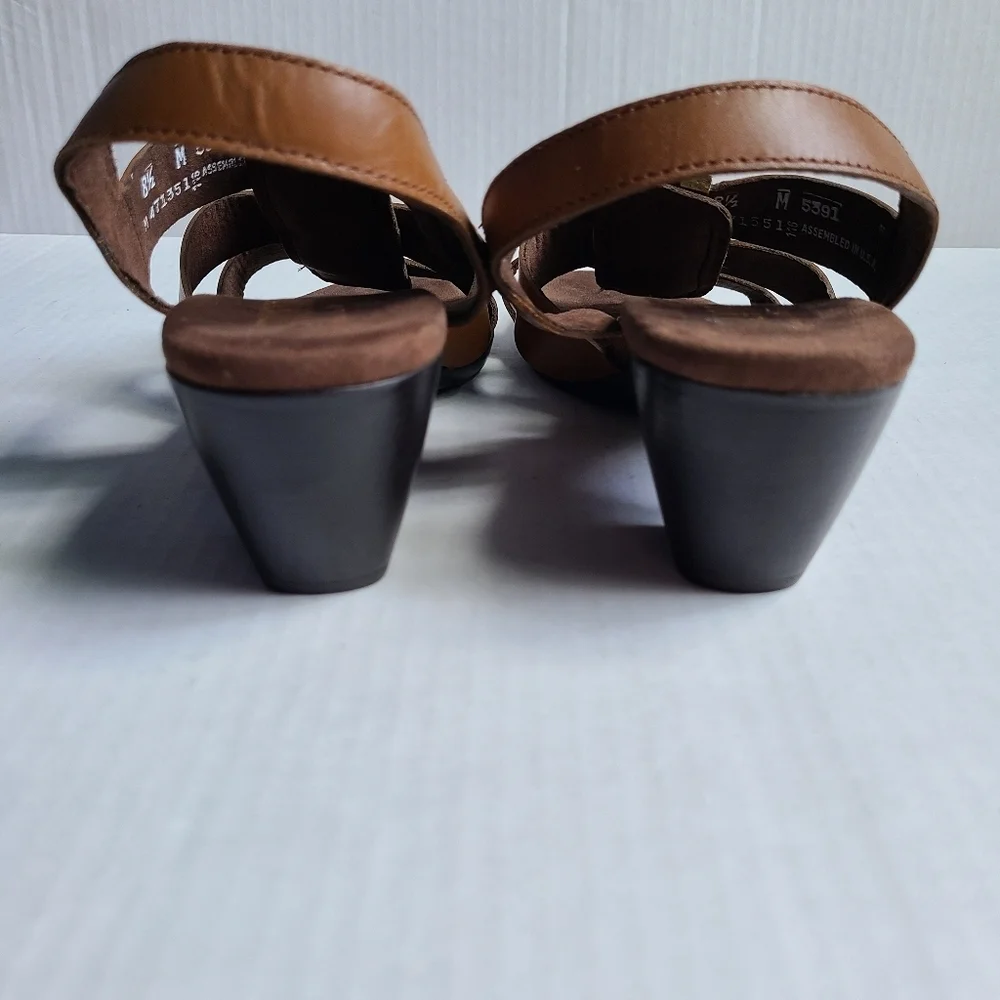 MUNRO brown maggie slingback sandals